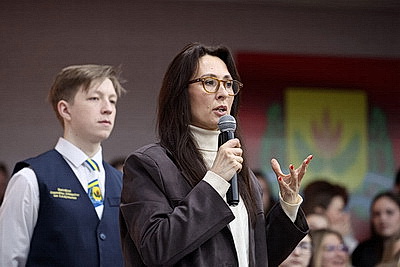 \"Мы учились в одно время\". Книгу \"Наш Президент\" презентовали в альма-матер Лукашенко