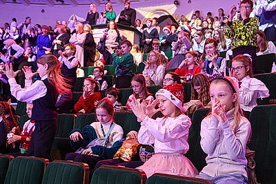 Зимняя сказка на манеже. Благотворительное представление для детей из Минска прошло в Белгосцирке