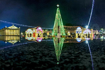 В Минске новогодними огнями засияла главная елка страны