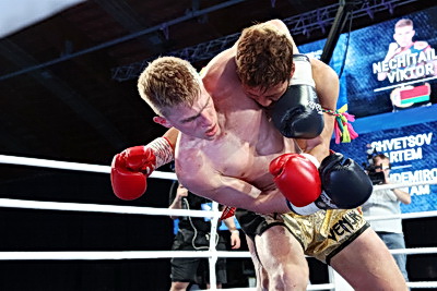 Белорус Нечитайло победил японца Катасиму в бою за звание чемпиона мира по кикбоксингу WKF