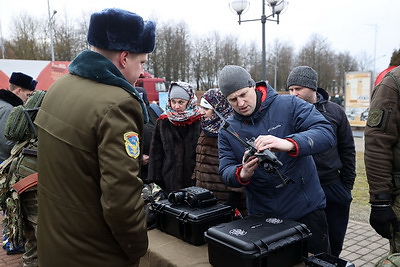 Городской квест и интерактивные площадки: второй день \"Марафона единства\" проходит в Лиде