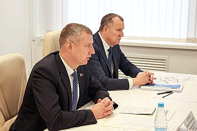 Вопросы животноводства и подготовка к посевной. Крутой посещает Могилевскую область