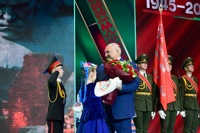 \"Мы не забыли\". Лукашенко на торжественном собрании к 80-летию Победы напомнил о важных уроках истории