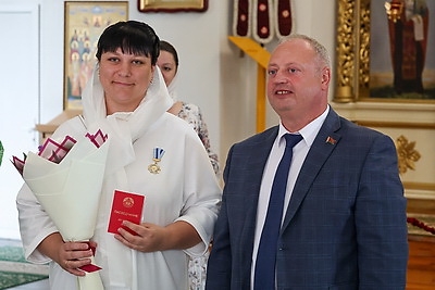 Многодетным женщинам Могилевского района вручили орден Матери в храме Святой Троицы