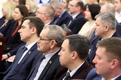 Книга \"Наш Президент\" поступила в продажу в магазины областных центров