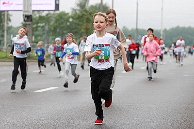 Около 1800 участников из шести стран вышли на старт полумарафона One Run в Минске