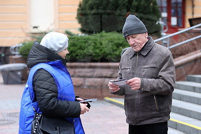 \"Чувство ответственности обязывает прийти и проголосовать\". Гродненцы о предстоящих выборах