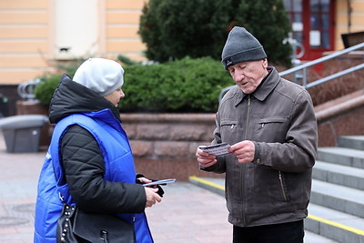 \"Чувство ответственности обязывает прийти и проголосовать\". Гродненцы о предстоящих выборах
