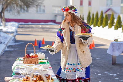 Тематические конкурсы и блины на разный вкус: военнослужащие в Могилеве встретили Масленицу