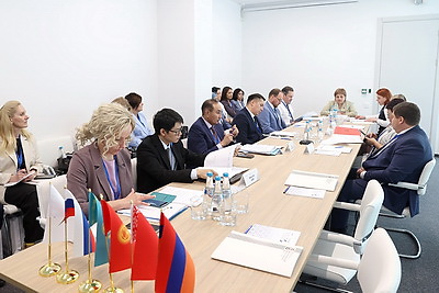 ЕЭФ: деловая программа форума продолжается