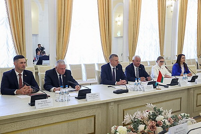 Травников об отношениях с Беларусью: растет товарооборот, расширяются направления сотрудничества