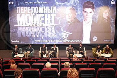 \"Мы сделали все возможное, чтобы удивить\". Режиссер \"Переломного момента\" о дошлифовке фильма