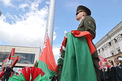 Крупко: когда видим наш флаг, слышим наш гимн, думаем о единстве народа и гордости за страну