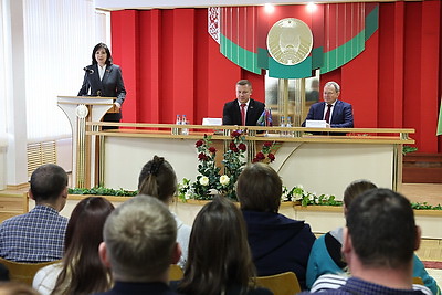 Единство, будущее малых городов. Кочанова пообщалась с работниками ОАО \"Инвет\"