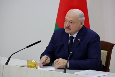 Лукашенко проголосовал на президентских выборах и провел пресс-конференцию для СМИ