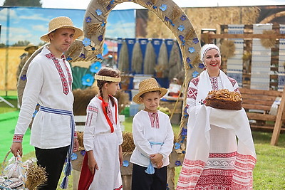 Подворья, выставки, концерты. Волковыск принимает областные \"Дажынкi\"