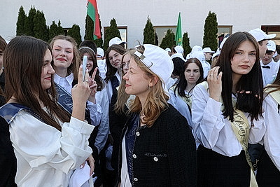 Последний звонок прозвенел для 1,7 тыс. выпускников на республиканском празднике в Гомеле