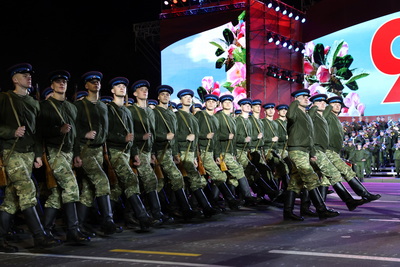 Генеральная репетиция военного парада прошла у стелы \"Минск - город-герой\"
