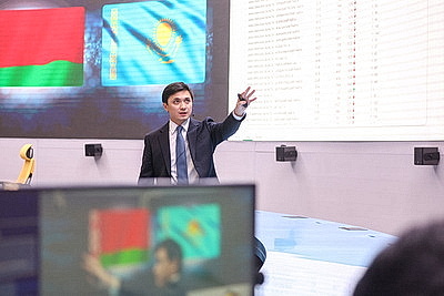 Турчин прибыл с официальным визитом в Казахстан