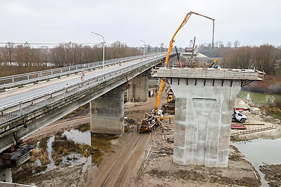 Строительство моста через реку Сож продолжается в Ветковском районе