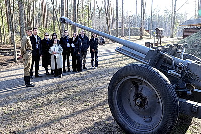 Участники \"Молодежной столицы-2025\" посадили у мемориала \"Партизанская криничка\" 80 берез