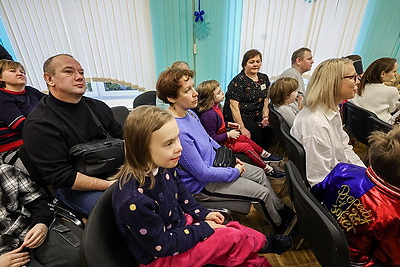 Подарки в рамках акции \"Наши дети\" вручили воспитанникам ЦКРОиР Первомайского района Минска