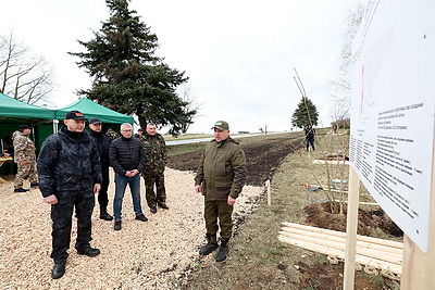 Придать мемориалу новый облик. Турчин провел субботник на Кургане Славы