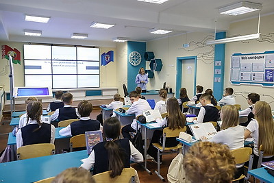 В школах Беларуси подходит к завершению первая учебная четверть