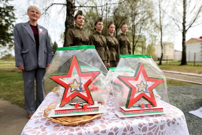 Помня о подвиге: в Свислочи открыли мурал с изображением Николая Массонова и заложили сад Победы