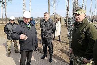 На мемориалах, местах боевой и воинской славы. Региональный субботник проходит в Гомельской области
