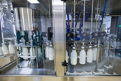 Сергеенко ознакомился с деятельностью Поставского молочного завода