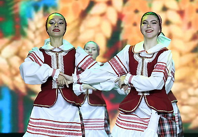 С ритмом танца в сердце. Народный ансамбль \"Лявоніха\" отметил 70-летие в Витебске