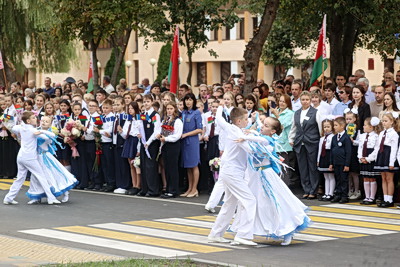 После реконструкции распахнула двери школа №1 в Лунинце