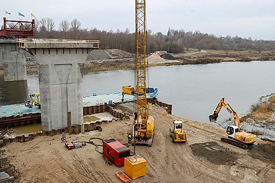 Строительство моста через реку Сож продолжается в Ветковском районе