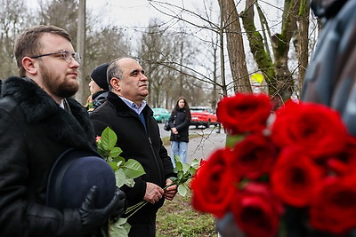В школе №35 Минска открыли мурал в честь Героя Советского Союза Домулло Азизова