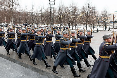 Премьер-министр Беларуси возложил венок к Могиле Неизвестного Солдата в Москве