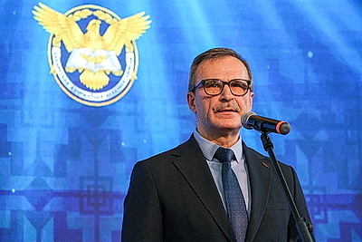 Впервые в истории. Выпускникам Белорусской академии авиации вручили лицензии пилотов