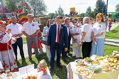 \"Льняная карусель\" закружила в Корме