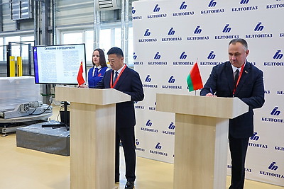 В Крупском районе открыли новый завод по производству профессиональных торфяных грунтов