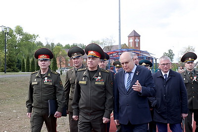 Вольфович встретился с кадетами Минского областного училища в Слуцке