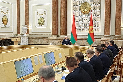 Лукашенко собрал совещание с руководителями дипломатических представительств Беларуси
