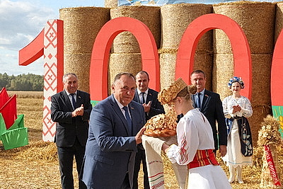 Миллионный рубеж по намолоту зерна преодолели в Могилевской области
