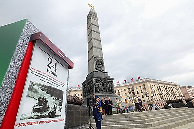 Память поколений. Участники \"Поезда Памяти\" возложили цветы к монументу Победы