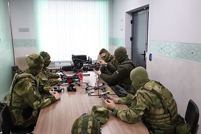 В Военной академии прошли одни из первых занятий по управлению БЛА