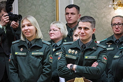 Представители органов погранслужбы посетили с экскурсией Дворец Независимости