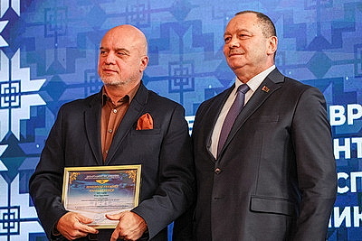 Впервые в истории. Выпускникам Белорусской академии авиации вручили лицензии пилотов