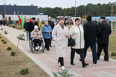 Обновленный сквер Энергетиков открыли в Хойниках