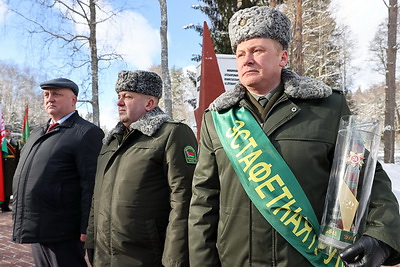 Кубок-символ \"Эстафеты Победы\" торжественно передали российским пограничникам