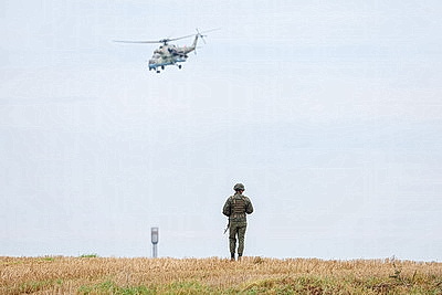 На учении \"Запад-2025\" военные самолеты посадили на автомобильную дорогу