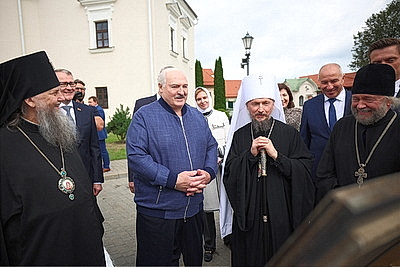 Лукашенко посетил монастырь в Жировичах